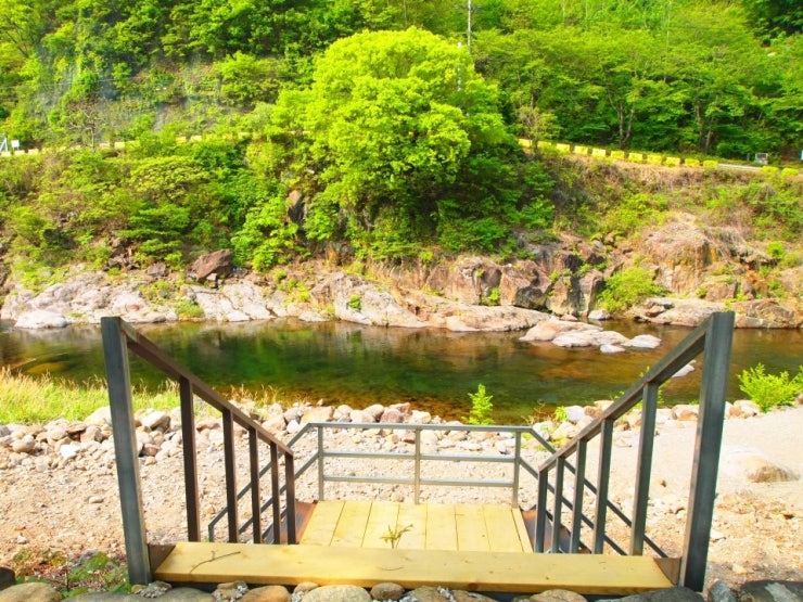 지리산 벚꽃 카라반 캠핑장 이미지
