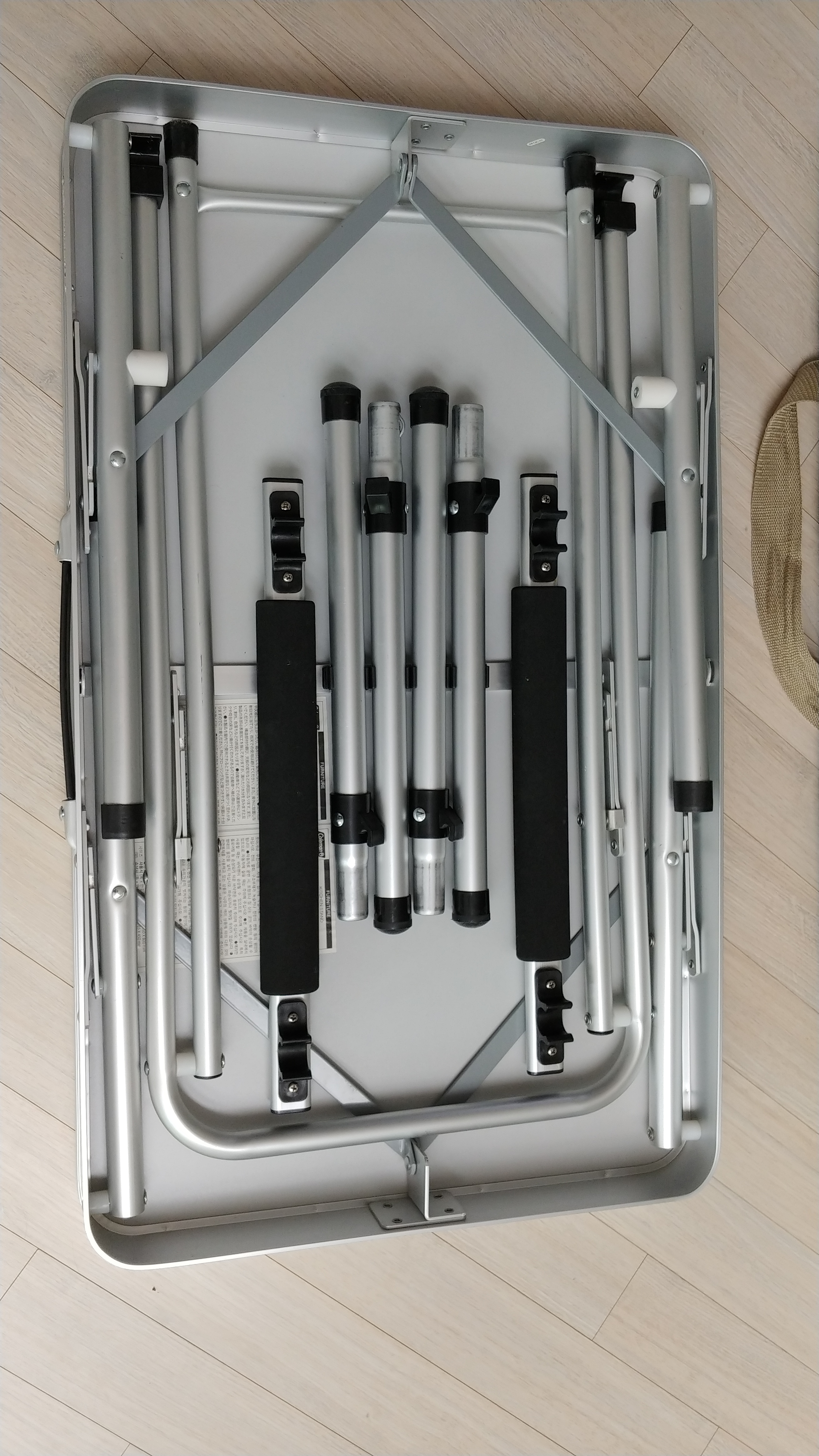 콜맨 키친테이블 4만원--3