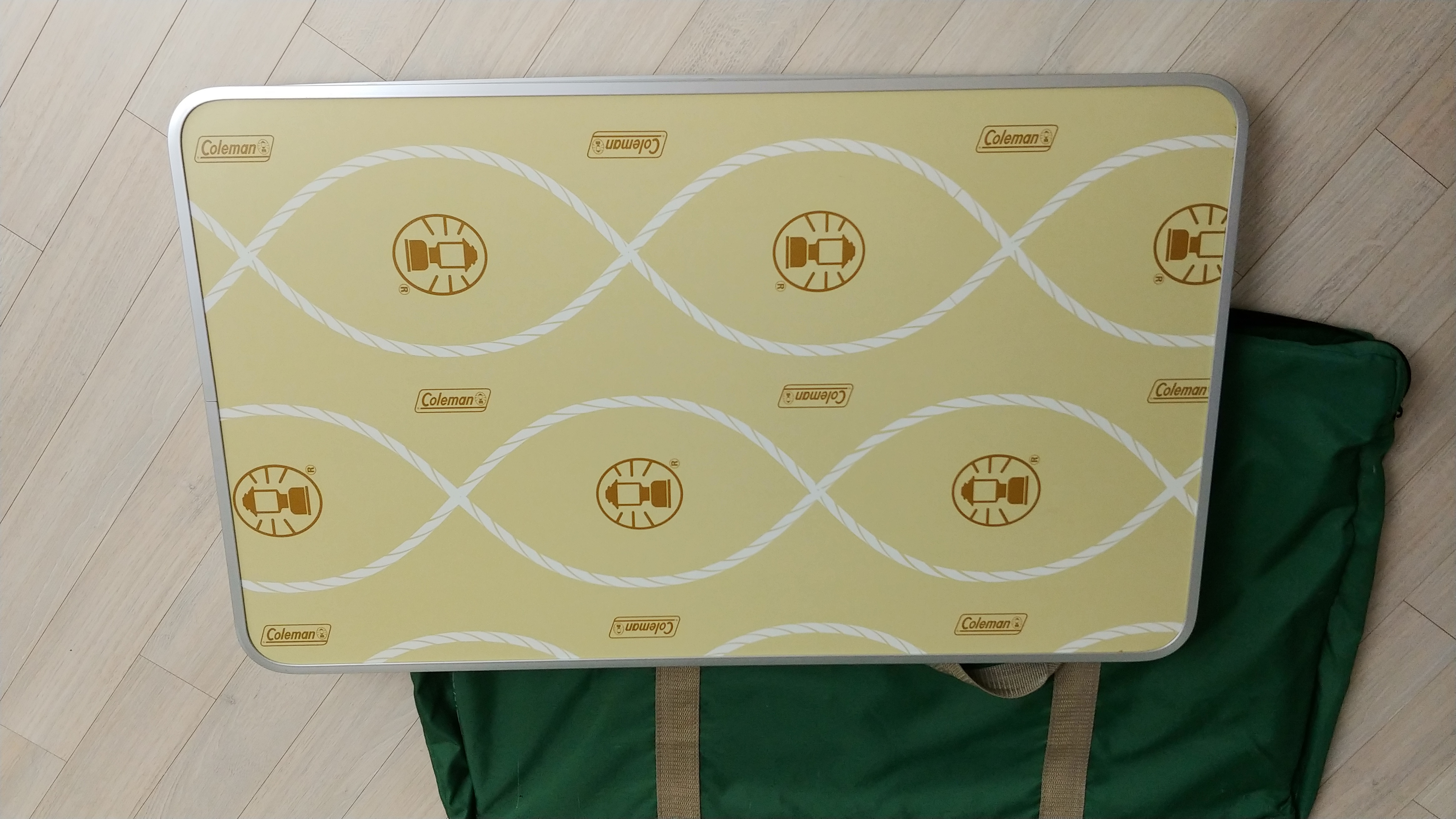 콜맨 키친테이블 4만원--4