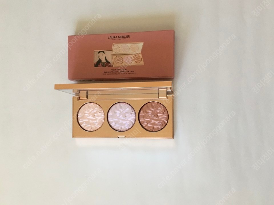 (새제품)로라메르시에 FACE ILLUMINATOR TRIO 하이라이터 팔레트