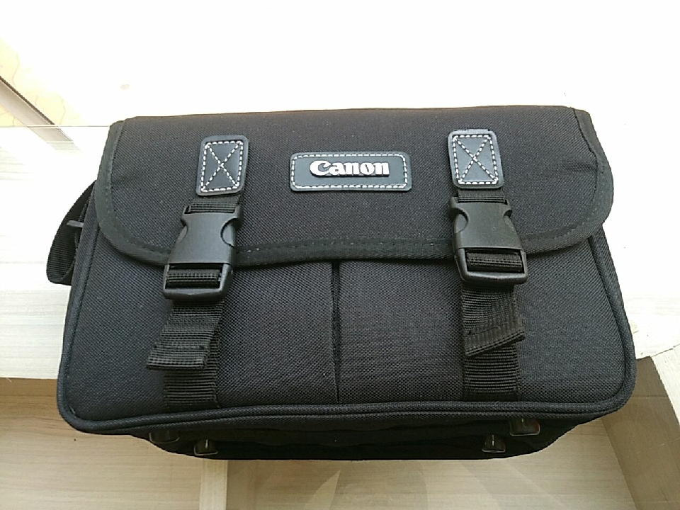 [판매완료] Canon 캐논 DSLR 및 미러리스 수납-카메라가방/생활방수 사이즈(중형) 26x15x11 카메라 숄더백 (신림역)