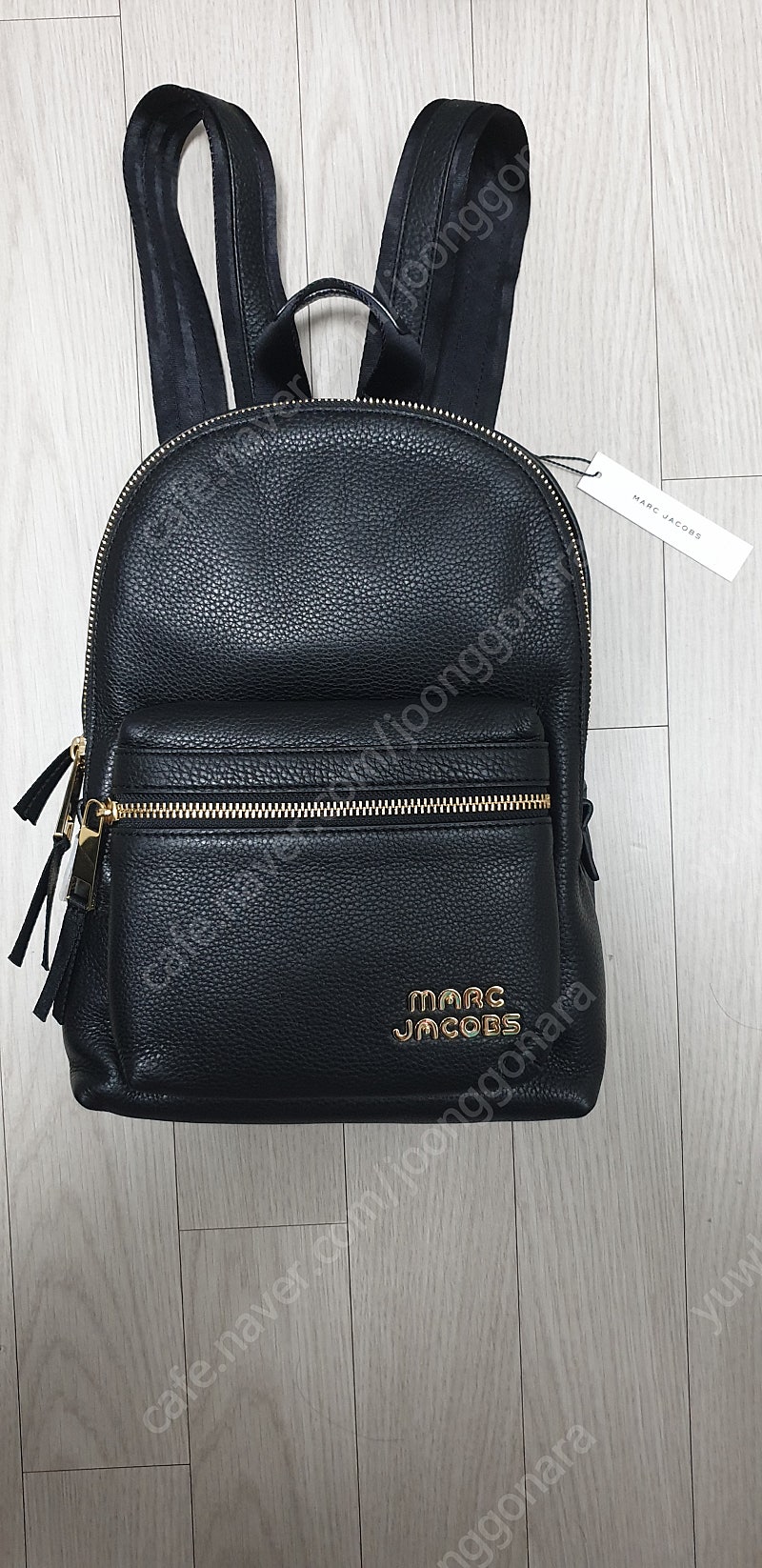 마크제이콥스 Grainy leather backpack (모델번호 M0014268_001) 팝니다.
