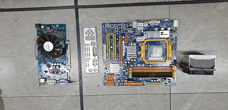 AMD9550 CPU 메인보드 TA780G M2+ RAM 2G개 VGA 기가바이트 GV-96T512H 일괄로 팝니다