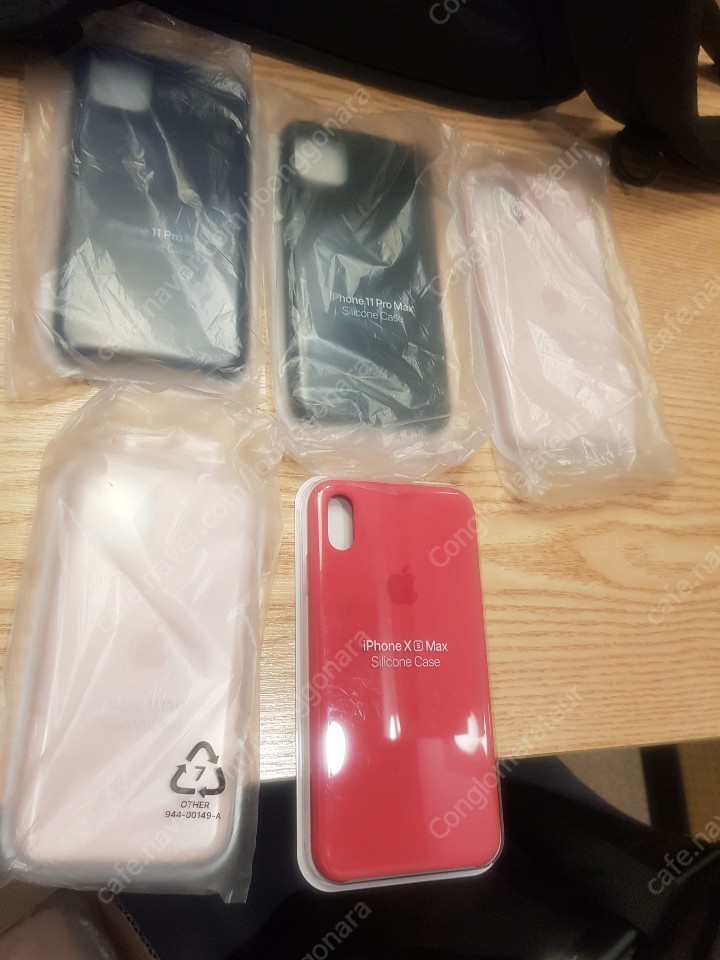 미개봉 아이폰 11프로 맥스(pro max) 정품실리콘케이스 팝니다 블랙/ (핑크샌드) 분홍