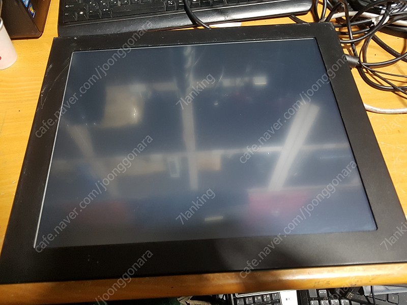 산업용 일체형 PC 터치LCD i5-3320M/4G/SSD 120G LCD 화면 스크러치 약간 있음. 18만원에 팝니다.