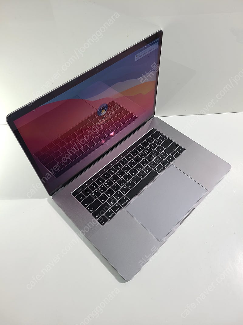 [판매]애플 맥북프로 2018 15인치 i7/16GB/256GB 중고맥북 싸게팝니다.