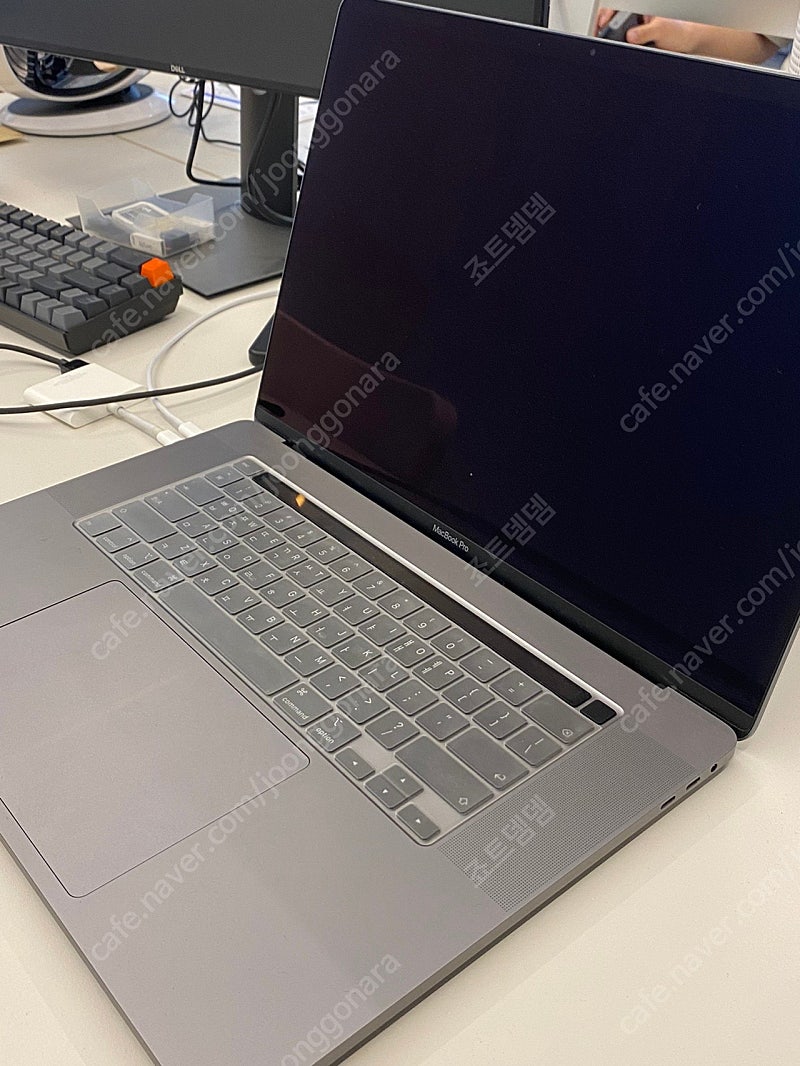 맥북프로 16인치 고급형(CTO) / I9 / Ram 16 / GPU 5500 8GB / SSD 1TB 판매합니다.