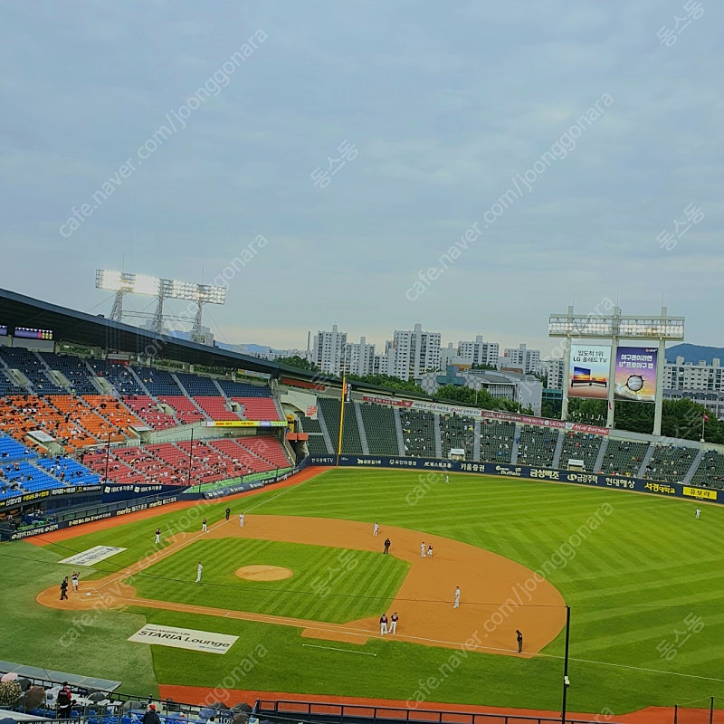 11일 금요일 LG vs 두산 3루 네이비 응원석2자리 양도합니다