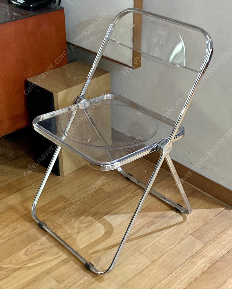 카스텔리 플리아 폴딩 체어 메탈 & 클리어 (Castelli Plia chair)