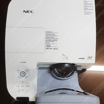 부산) NEC NP-U310W 극초단초점 빔프로젝터 팝니다.