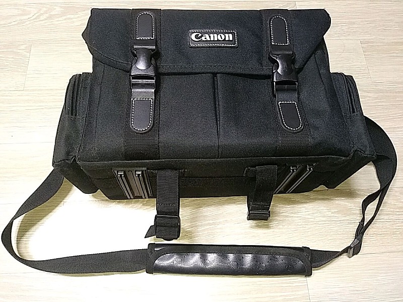Canon 캐논 D-SLR 대형가방(캐논로고)카메라가방 / 잠금방식:클립형 / 색상:블랙 / 렌즈케이스 대형가방(패치)가방 / 숄더형 (신림역)