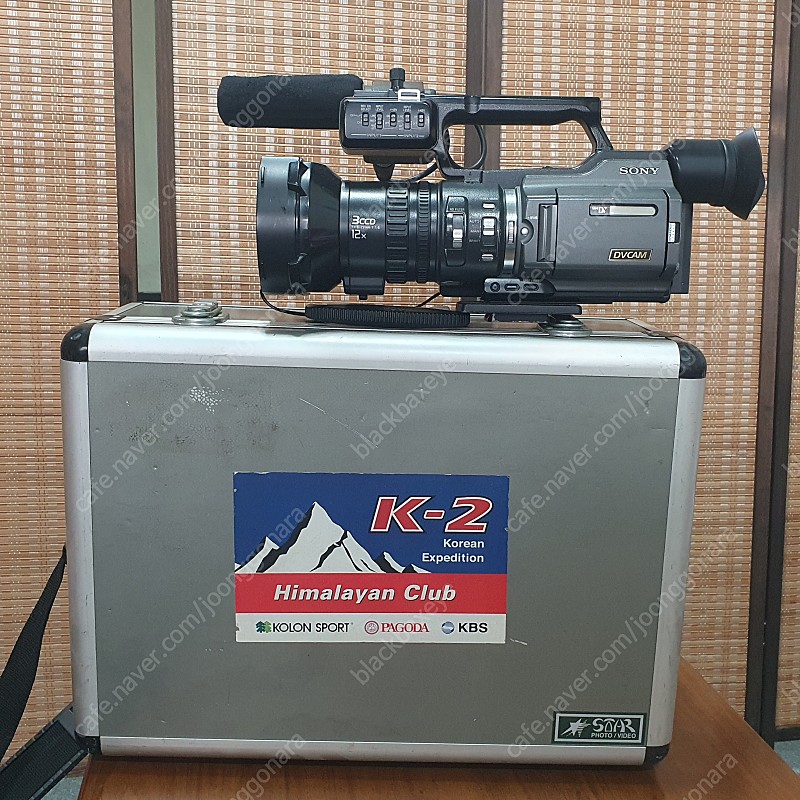 VCT-1170RM 삼각대와 PD-150 방송용 카메라