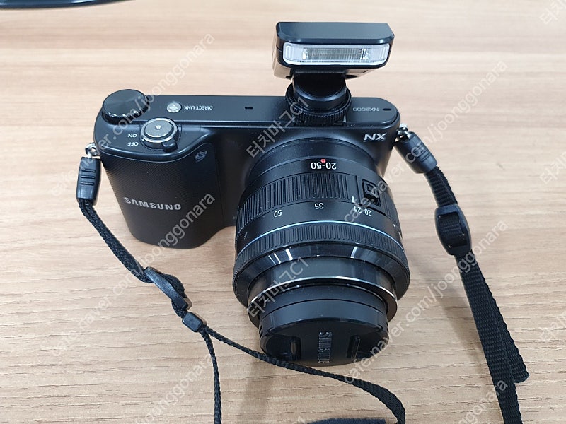 삼성전자 NX2000 미러리스 + 플래시 카메라 블랙색상 20-50mm 렌즈, 메모리 포함