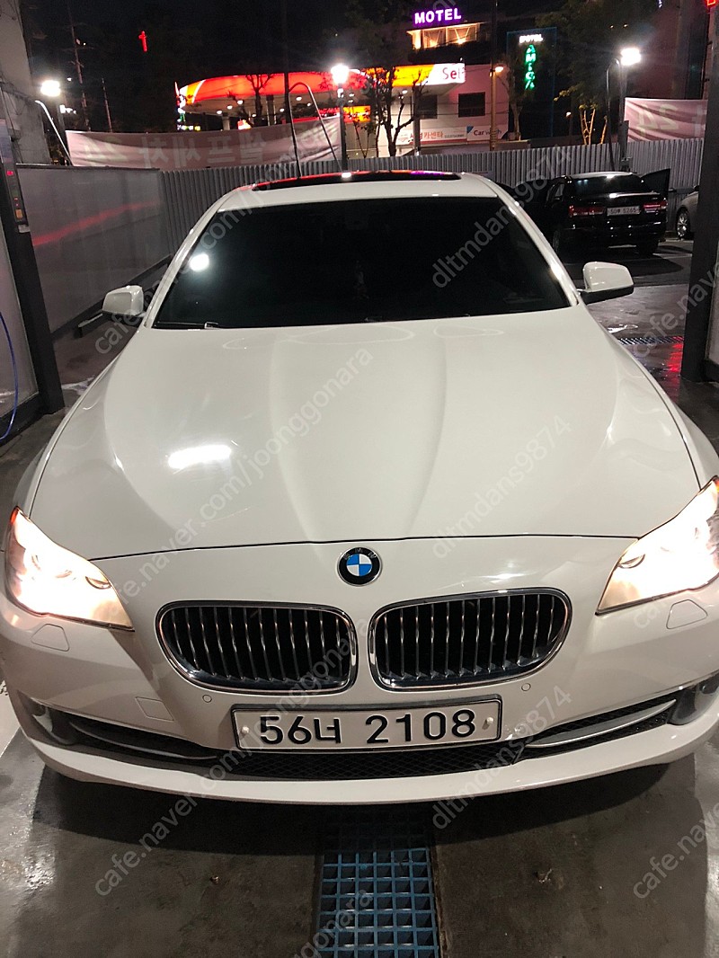 Bmw f10 528 13년식 흰색브라운시트팝니다