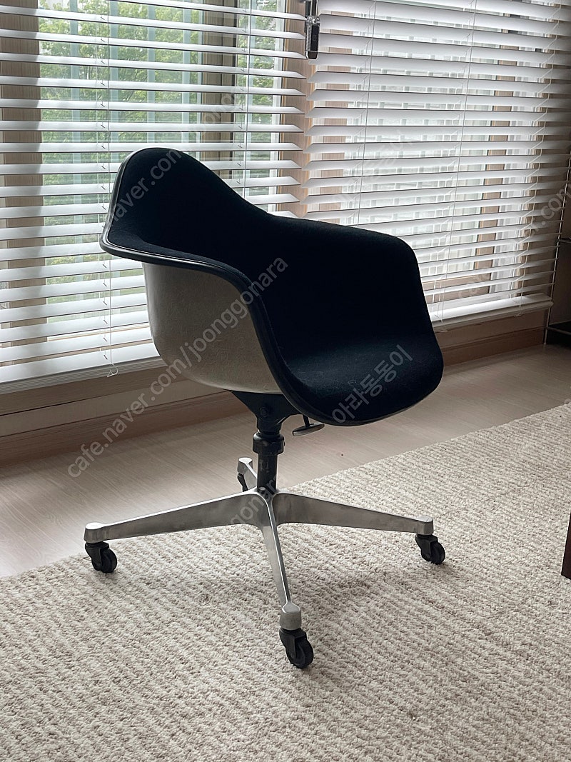 허먼밀러 임스 암체어 (패브릭) eames DAT upholstered chair