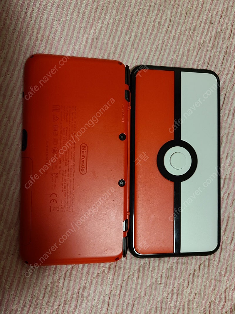 닌텐도 2ds xl 포켓몬 에디션 팝니다(깨진부분 확인)