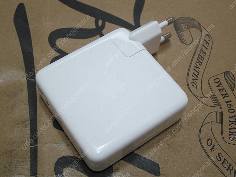 애플 A1719 87W USB-C Power Adapter 판매합니다.