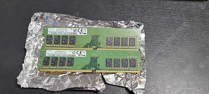 삼성메모리 ddr4 8기가 데스크탑용 2400T 2개 팝니다.