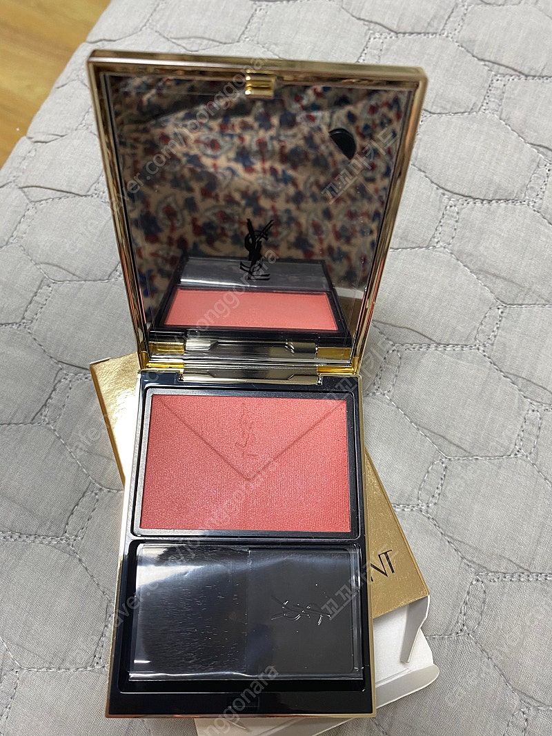 입생로랑 꾸뛰르 블러셔 7호 정가 65000원-> 4만...--0