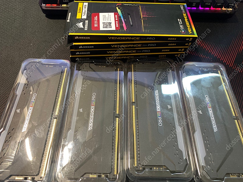 커세어 벤전스 RGB PRO DDR4 3600 CL18 32GB(8x4)