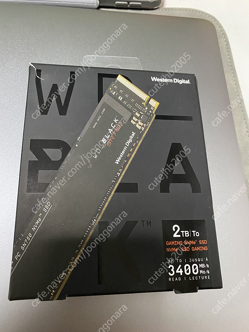 NVME M.2 SSD WD BLACK 2TB 판매합니다 (보증기간 4년반남아있어요)