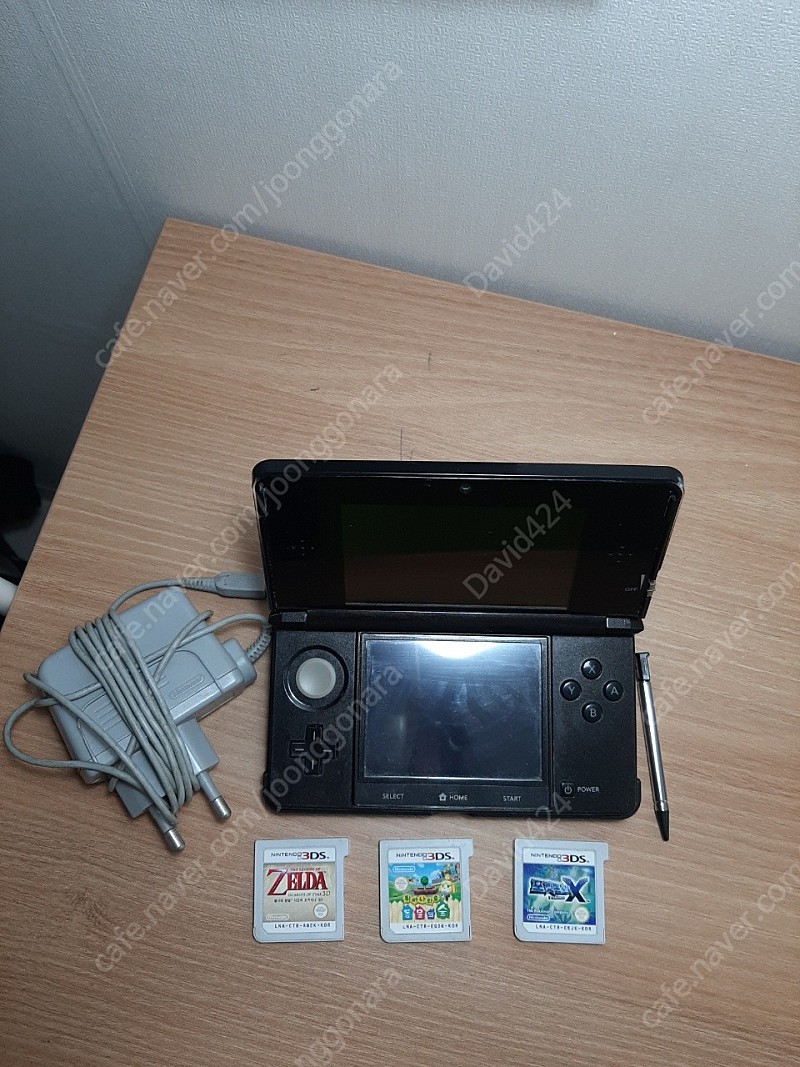 닌텐도 3DS + 칩 3개 (﻿튀어나와요 동물의 숲, 젤다3, 포켓 몬스터x﻿) +충전기+거치대 같이 드려요