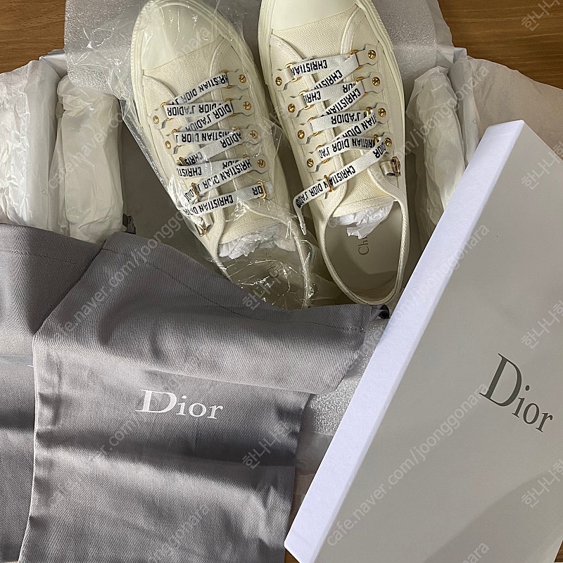 정품 크리스찬 디올 Dior 스니커즈 판매합니다 (풀박스, 새제품)