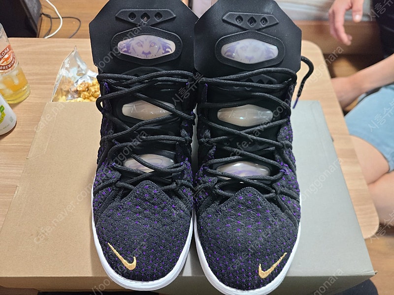 나이키 르브론18 미사용새거 280 팝니다--1