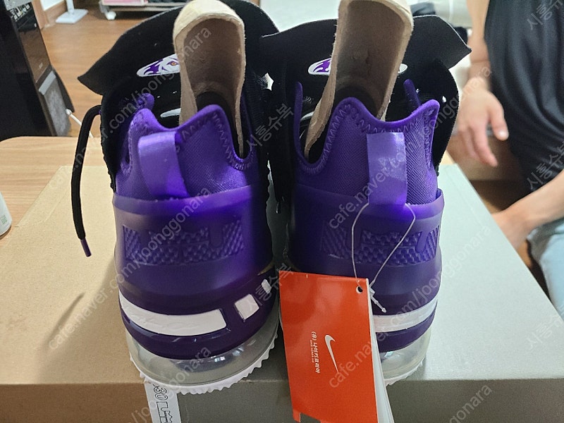 나이키 르브론18 미사용새거 280 팝니다--2