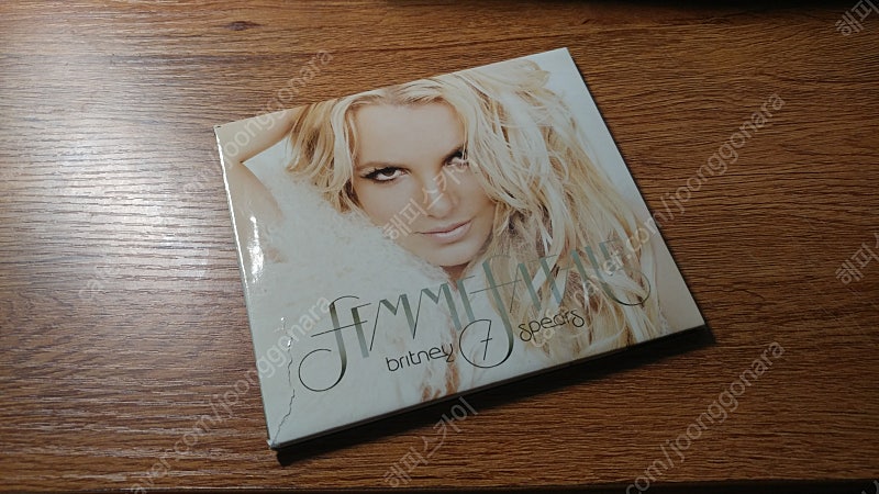 Britney Spears 브리트니 스피어스 Femme Fatale (Deluxe Ver.) 팜프파탈 정규8집 판매합니다.