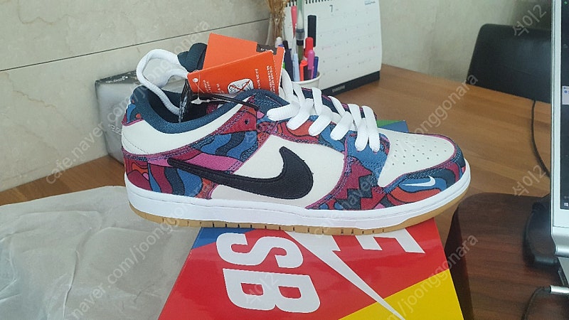 나이키xSB 파라 덩크로우 프로 앱스트랙트 아트(신품) 250mm 판매합니다(Nike x Parra SB Dunk Low Pro Abstract Art)