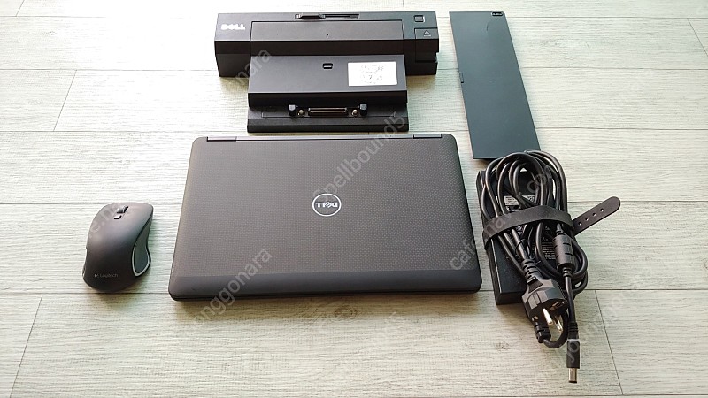 스크린 고장난 델 래티튜드 Dell Latitude E7250 노트북 + 도킹스테이션 판매합니다.