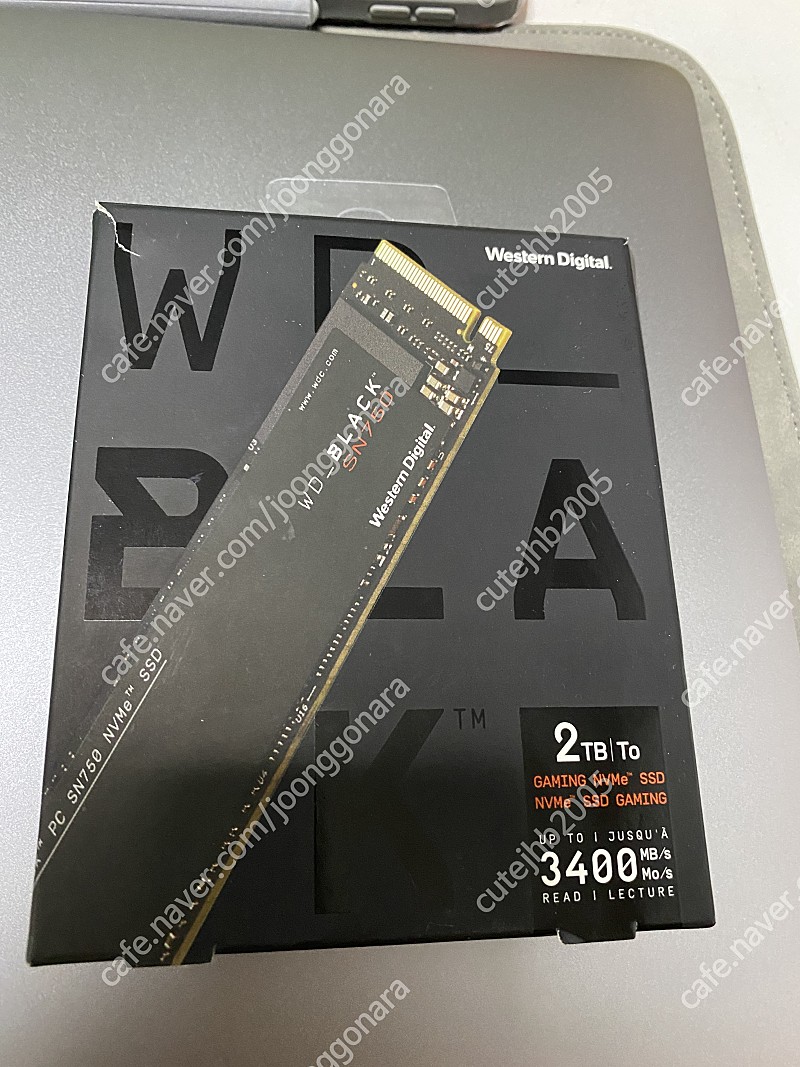 NVME M.2 SSD WD BLACK 2TB 판매합니다 (보증기간 4년반남아있어요)
