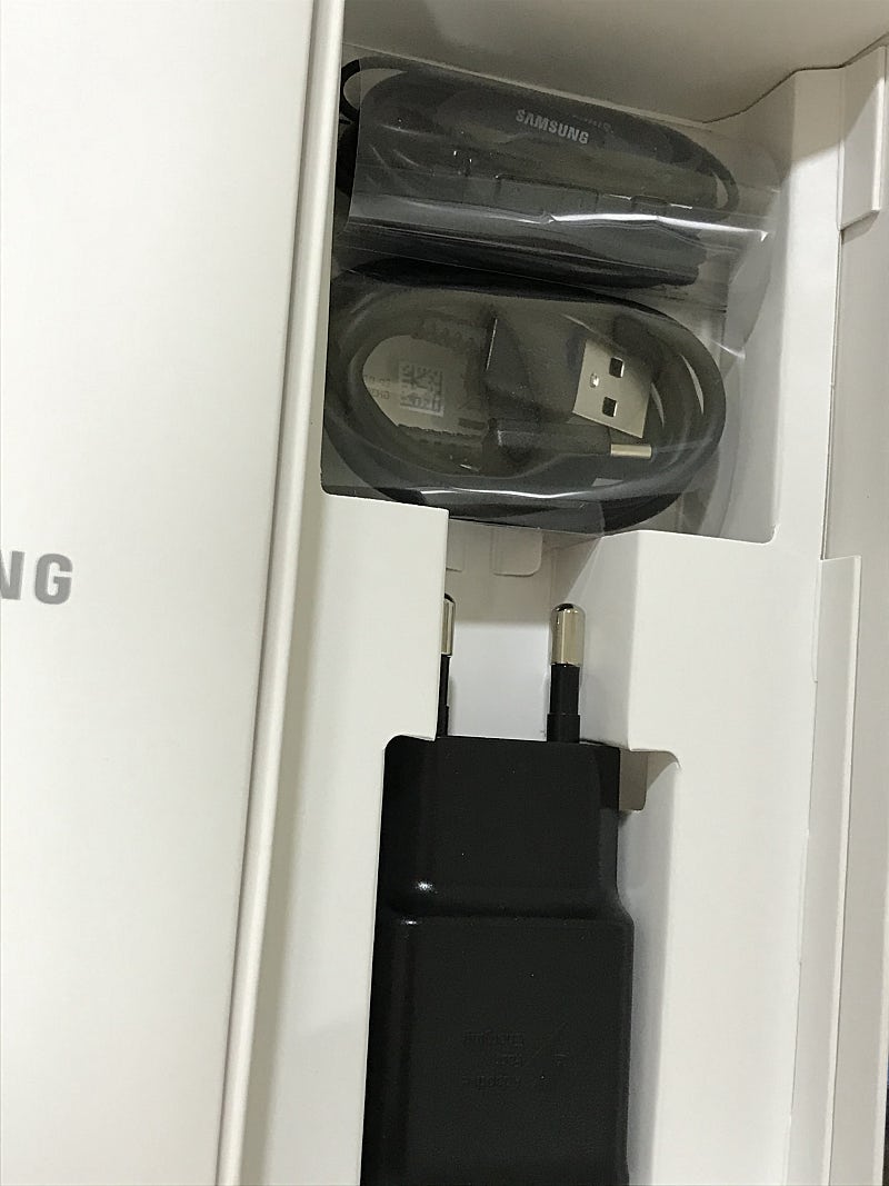 삼성 정품 충전기 + 이어폰