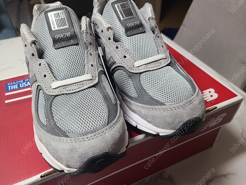 뉴발란스 990V4 그레이 우먼 250size 팜니다.