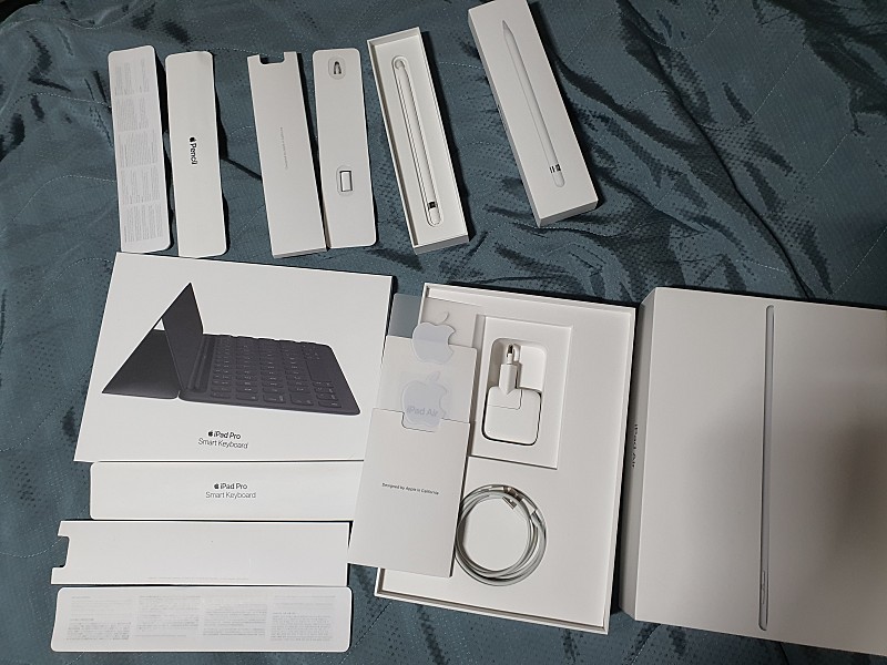아이패드 에어3 (64기가,wifi,배터리타임91%) 스마트키보드, 애플펜슬 1세대 풀박스로 판매합니다.