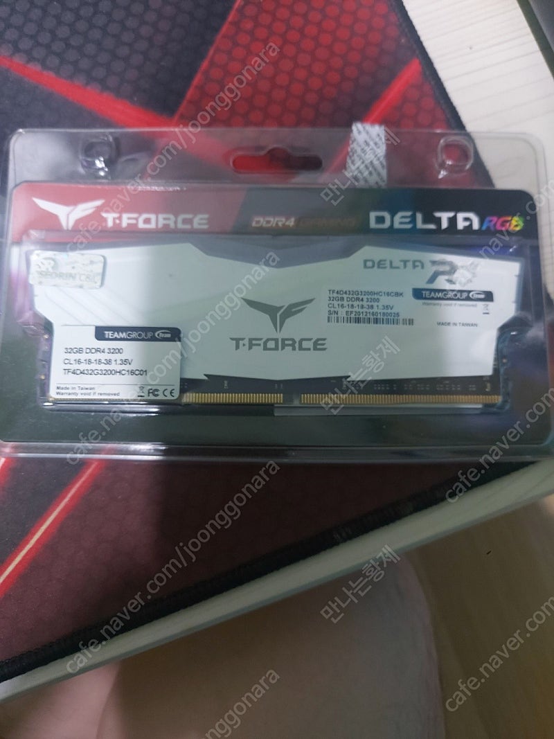 TeamGroup T-Force DDR4 32G PC4-25600 CL16 Delta RGB 화이트 서린 팝니다