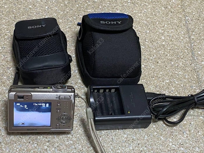 SONY DSC-W5 카메라 판매합니다.