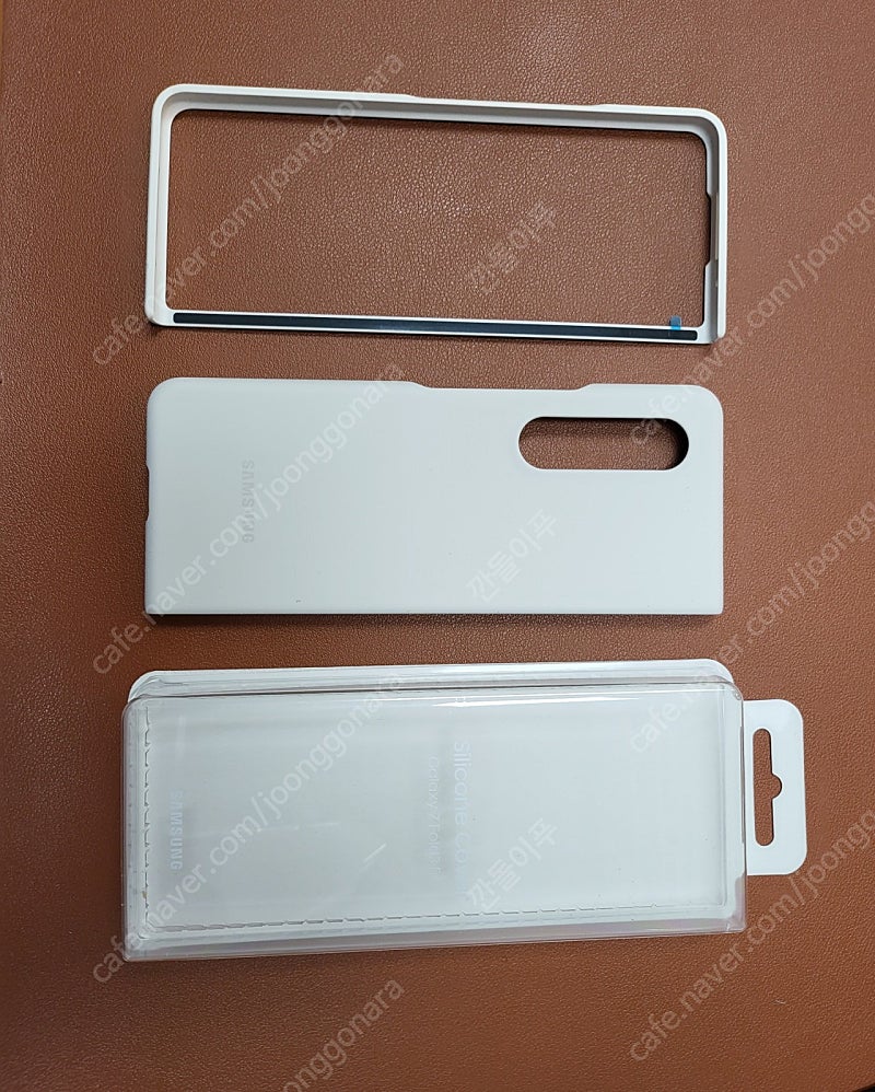 갤럭시 폴드3 실리콘 정품 커버(흰색)