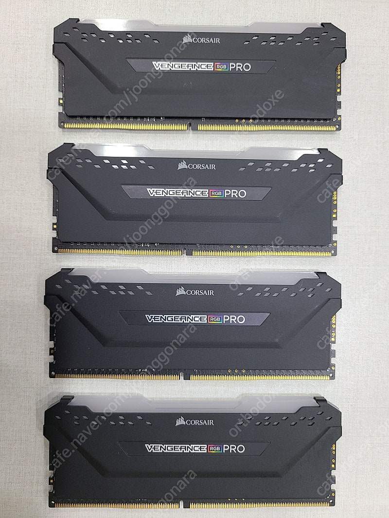 커세어 벤젠스 벤전스 램 RGB PRO DDR4 32G 판매합니다.