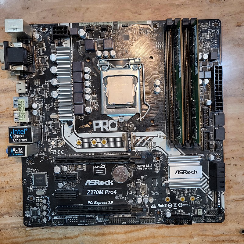 컴퓨터 CPU 인텔 i7-7700K / RAM 16G (삼성 램8G 2개)