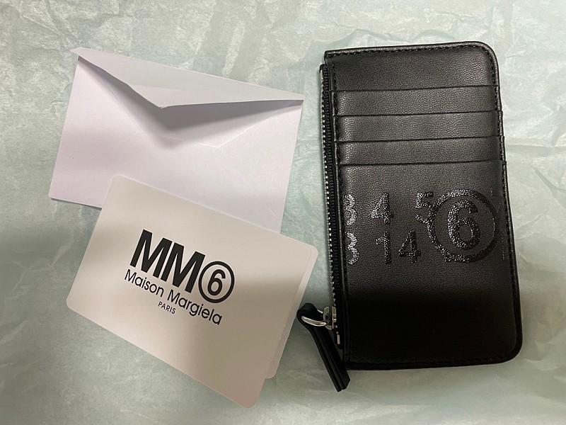 메종마르지엘라 MM6 카드지갑 새제품 저렴하게 판매해요