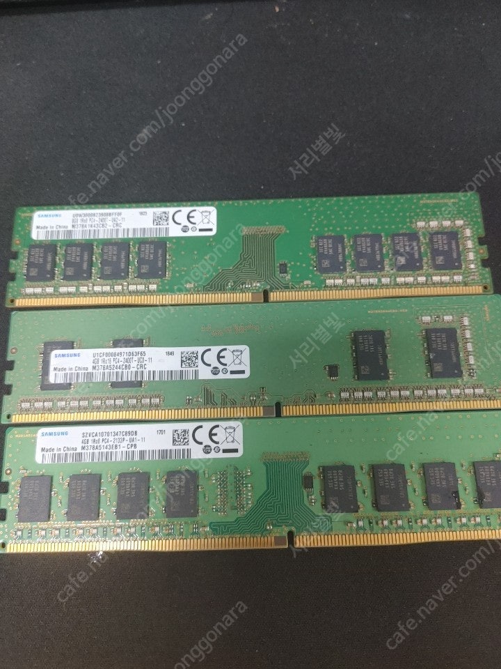 삼성 DDR4 8기가 램 1개, 4기가 램 2개 판매합니다.