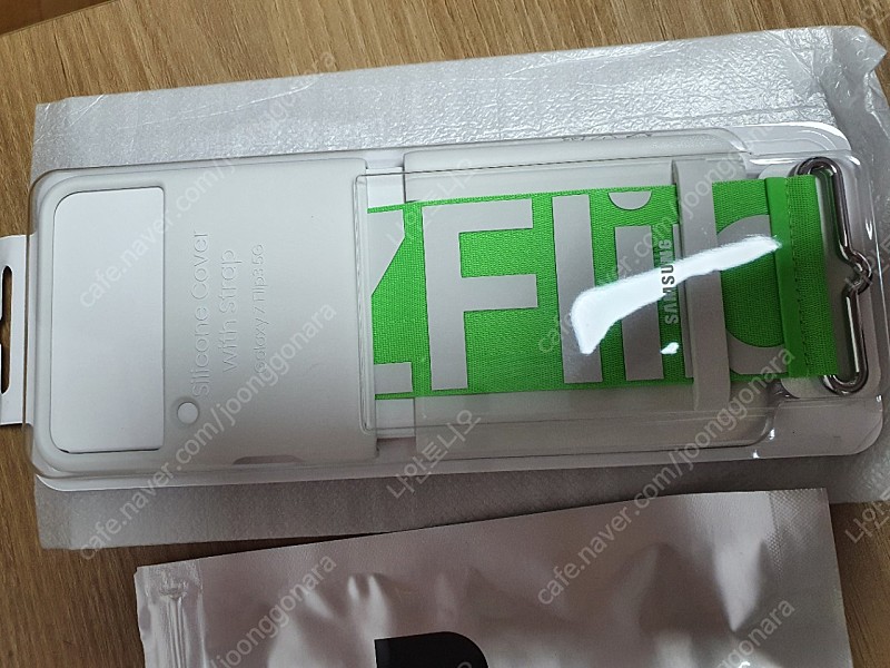 갤럭시 플립(flip) z3 케이스 화이트 미개봉, 송파구 직거래