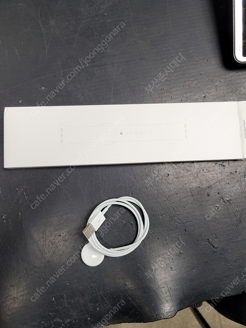 애플와치 정품 44mm 흰색 스포츠밴드 와 충전기