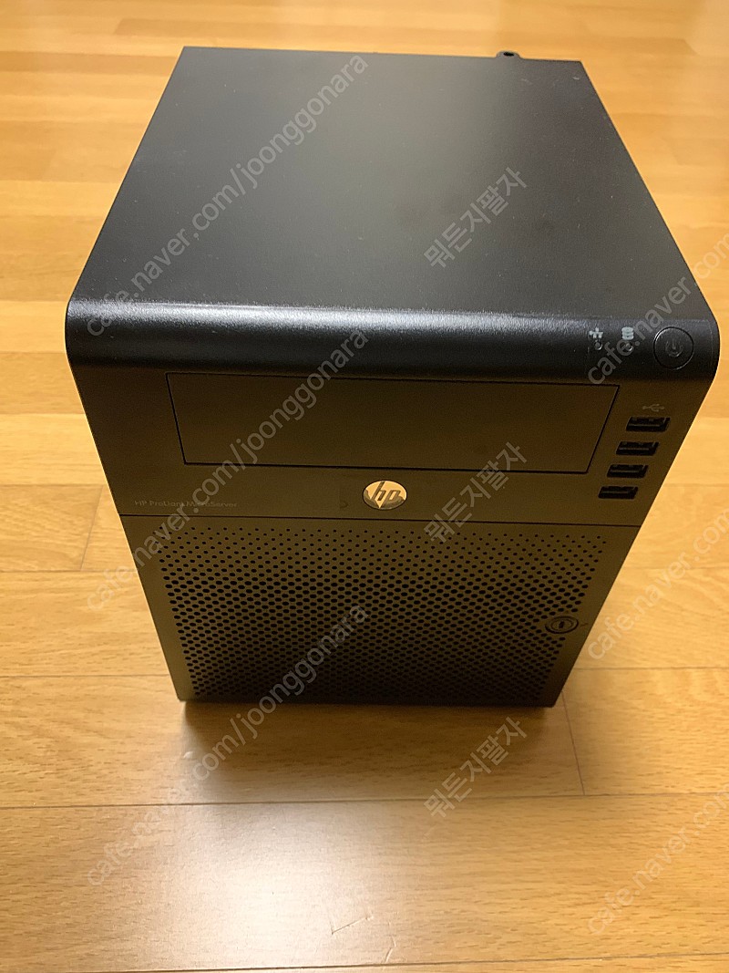HP ProLiant MicroServer N36L : SSD 120기가 1개, HDD 2테라 2개, RAM 8기가