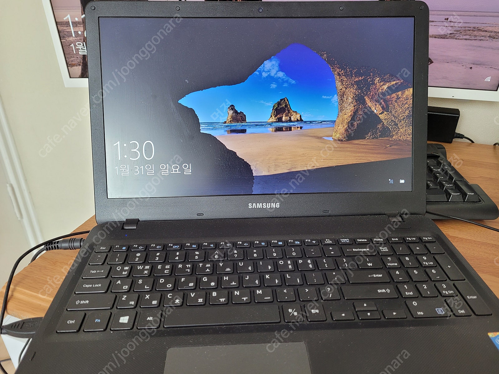 NT300E5K-L51K 삼성 노트북 판매합니다.﻿ CPU i5-5200U RAM 4GB SSD 128GB 증권 주식 거래 인터넷 강의 사무실 대학생 공부용 등으로 사용하기에