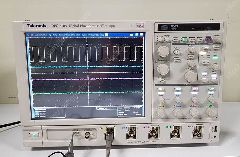 Tektronix DPO7104 1GHz Digital...--1