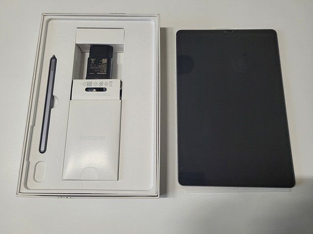 갤럭시탭 S6 (wifi/128G/그레이)+북커버키보드(정품)+일반케이스3개