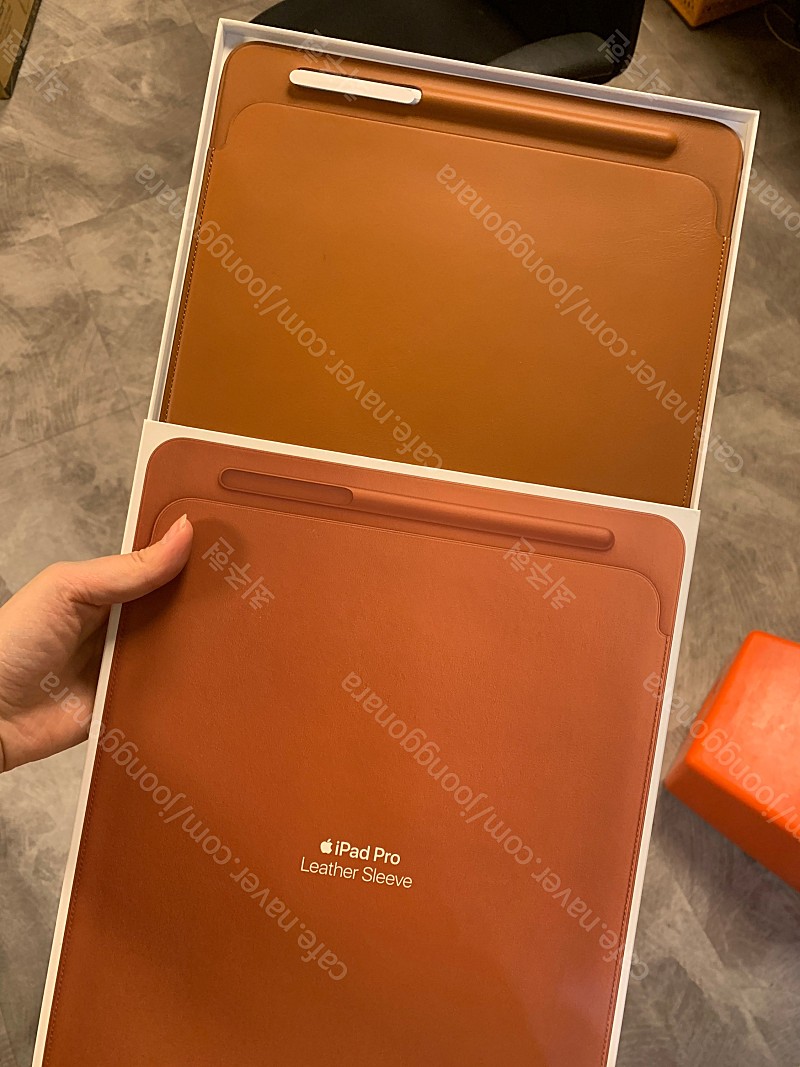 애플정품 아이패드 프로 1세대/2세대 12.9형 슬리브 새들브라운 색상 판매합니다.